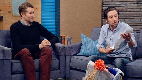 Simon Helberg Wears a Sky Blue Button Down Jeans Simon Helberg Wears a Sky Blue Button Down Jeans