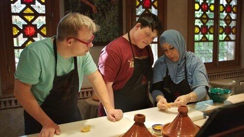 De groep wordt ondergedompeld in de Marokkaanse cultuur De groep wordt ondergedompeld in de Marokkaanse cultuur