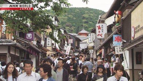 Around the Temple and Shrine Gates: Activities Along the Approaches Connect People Around the Temple and Shrine Gates: Activities Along the Approaches Connect People