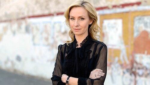Lisa McCune Lisa McCune