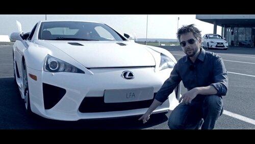 Tűzoltóautó és Lexus LFA. Kell több? Tűzoltóautó és Lexus LFA. Kell több?