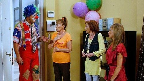 Un viaje, un payaso y un geriátrico en el ático Un viaje, un payaso y un geriátrico en el ático