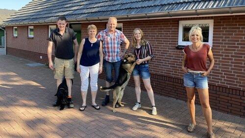 Yvon met Steffi naar stressvolle hengstenkeuring Yvon met Steffi naar stressvolle hengstenkeuring