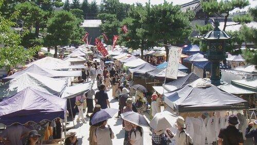 Kyoto Markets: Places of Worship Bring People Together Kyoto Markets: Places of Worship Bring People Together