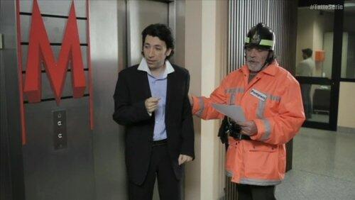 Pompiere che indaga su Buonanima Pompiere che indaga su Buonanima