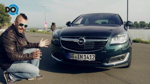 Autóbuzéria a faluvégen és egy új Opel Autóbuzéria a faluvégen és egy új Opel