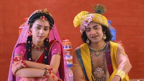Krishna, Radha Help Govardhan Krishna, Radha Help Govardhan