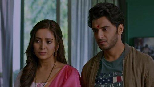 Bin Bole Sab Jaanta Hai… Dil Ko Dil Se Baandhata Hai… Kitne Bholasa Ye Pyaar Hai Bin Bole Sab Jaanta Hai… Dil Ko Dil Se Baandhata Hai… Kitne Bholasa Ye Pyaar Hai
