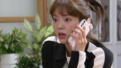 Jung Ae Walks Past Dong Gu Jung Ae Walks Past Dong Gu