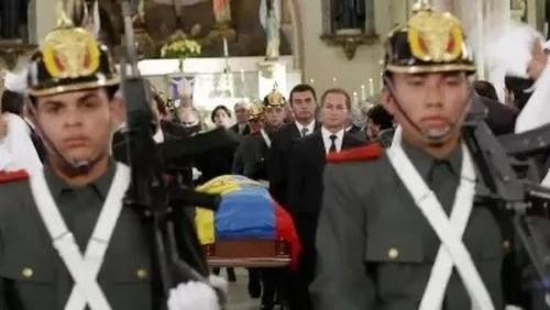 Tras las huellas de los criminales Tras las huellas de los criminales