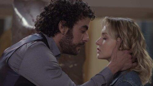 Fabricio intenta besar a Elisa Fabricio intenta besar a Elisa