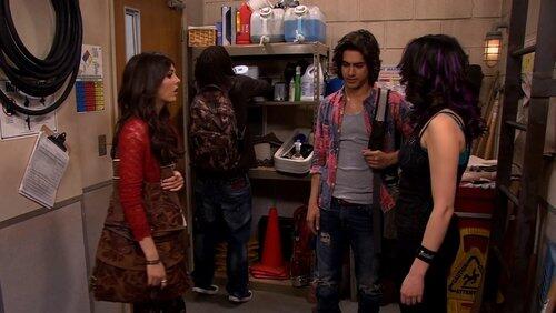 Tori Fixes Beck and Jade Tori Fixes Beck and Jade