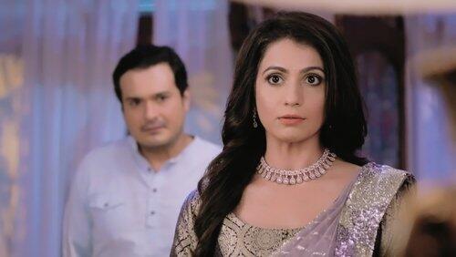 Feeling insecure, Kanak vows to seek revenge against Gehna. Feeling insecure, Kanak vows to seek revenge against Gehna.