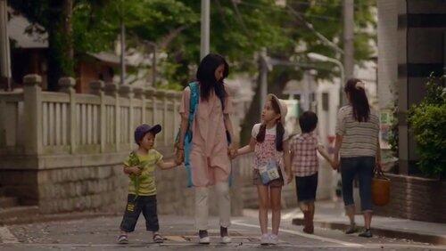 A touching drama about a single mother who gives her all to her beloved children A touching drama about a single mother who gives her all to her beloved children