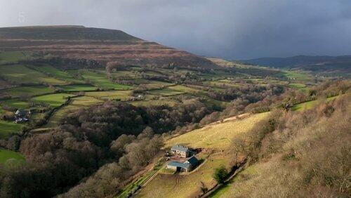 Wales - Mountain Valley Wales - Mountain Valley