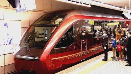 Kintetsu Railway's Hinotori: Challenging the Shinkansen with Comfort Kintetsu Railway's Hinotori: Challenging the Shinkansen with Comfort