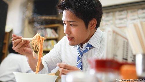 Dry liquor store and spicy ramen Dry liquor store and spicy ramen