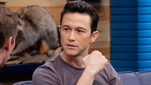 Joseph Gordon-Levitt Wears a Heart T-Shirt and Blue Jeans Joseph Gordon-Levitt Wears a Heart T-Shirt and Blue Jeans