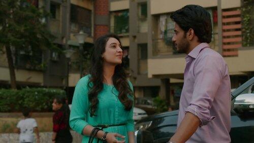Dheere Chalne Se Peeche Chhoot Jaate Hain… Tez Chalne Se Yaadein Peeche Chhoot Jaati Hain… Dheere Chalne Se Peeche Chhoot Jaate Hain… Tez Chalne Se Yaadein Peeche Chhoot Jaati Hain…
