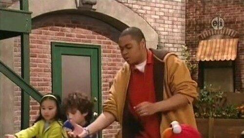 Elmo Learns To Bowl (Chris Teaches Elmo How to Bowl) Elmo Learns To Bowl (Chris Teaches Elmo How to Bowl)