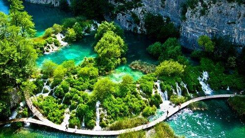 Land of the Falling Lakes Land of the Falling Lakes