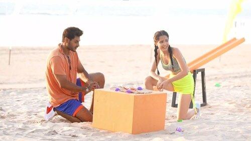 Sakshi exposes Soundous! Sakshi exposes Soundous!