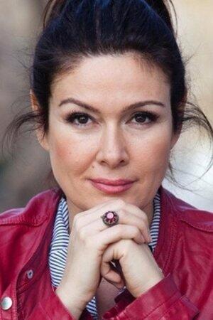 Zeynep Gülmez Zeynep Gülmez