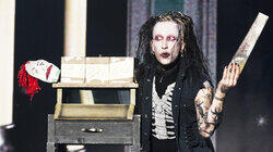 When Goth Meets the Art of the Illusion When Goth Meets the Art of the Illusion