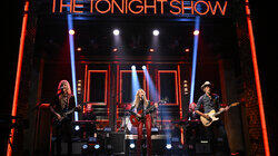 Sheryl Crow, Cailee Spaeny Sheryl Crow, Cailee Spaeny
