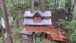 The Treehouse Guys Build a Redwood Retreat in California The Treehouse Guys Build a Redwood Retreat in California