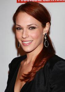 photo of Amanda Righetti photo of Amanda Righetti