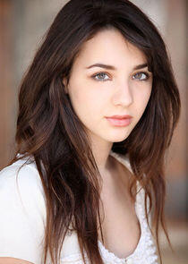 Hannah Marks Hannah Marks