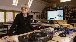 On Bass... Tina Weymouth! On Bass... Tina Weymouth!