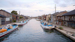 Uchikawa: A Retro River Townscape Uchikawa: A Retro River Townscape