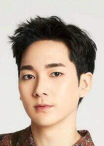 photo of Aaron Kwak photo of Aaron Kwak