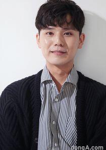 photo of Lee Dong Gil photo of Lee Dong Gil