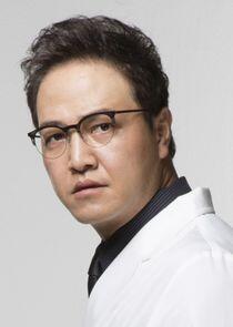 Chief Surgeon Lee Ho Joon Chief Surgeon Lee Ho Joon