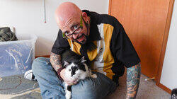 911, My Cat's Holding Me Hostage! 911, My Cat's Holding Me Hostage!