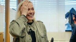 Nicolay Ramm prænker Carina Olset Nicolay Ramm prænker Carina Olset