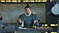 Guan Yu Slays Hua Xiong While the Wine is Still Warm Guan Yu Slays Hua Xiong While the Wine is Still Warm
