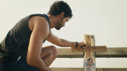 Brian pone en marcha su plan y se acerca a Katherine Brian pone en marcha su plan y se acerca a Katherine
