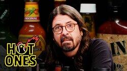 Dave Grohl Makes a New Friend While Eating Spicy Wings Dave Grohl Makes a New Friend While Eating Spicy Wings
