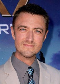 Sean Gunn Sean Gunn