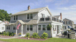 From Lifeless Studs to a Modern Beach House From Lifeless Studs to a Modern Beach House