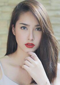 photo of Hana Lewis