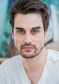 photo of Stephen Manas