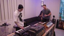 Travis Barker Drops a Beat Travis Barker Drops a Beat