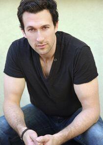 photo of Aaron Lazar
