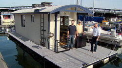 A Tiny House Boat in Seattle A Tiny House Boat in Seattle