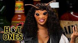 SZA Bugs Out While Eating Spicy Wings SZA Bugs Out While Eating Spicy Wings
